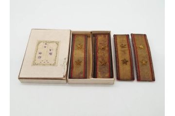 当時物　日本軍　陸軍　中将　肩章2組セット(軍物、ミリタリー、階級章、軍服小物、箱付き)(R-075658)