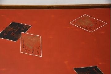 中古　美品　輪島塗り　漆塗り　百人一首の絵柄が趣を感じさせる座卓(ローテーブル、センターテーブル、リビングテーブル)(R-075660)