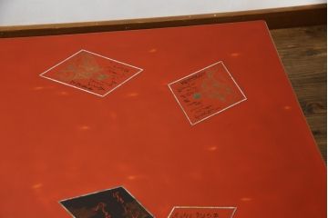 中古　美品　輪島塗り　漆塗り　百人一首の絵柄が趣を感じさせる座卓(ローテーブル、センターテーブル、リビングテーブル)(R-075660)