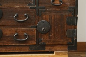 和製アンティーク　総桐(キリ)材　時代を感じる佇まいが印象的な関東帳場箪笥(時代箪笥、総桐箪笥、総桐たんす、和タンス、収納たんす、整理タンス、引き出し)(R-075661)