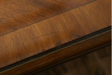 中古　美品　DREXEL HERITAGE(ドレクセルヘリテイジ)　なめらかな猫脚が目を惹くセンターテーブル(ローテーブル、リビングテーブル)(R-075665)