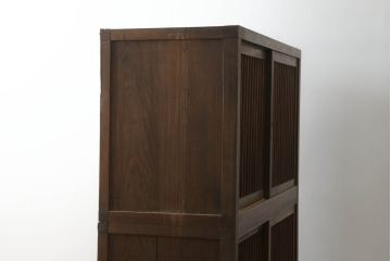 和製アンティーク　希少な幅サイズ!!　前面欅(ケヤキ)材と杉(スギ)材　上質な和の空間を演出する引き出し付き二段重ね収納箪笥(夜具箪笥、布団箪笥、水屋たんす、重ねタンス、キャビネット、食器棚、収納棚、戸棚)(R-075676)