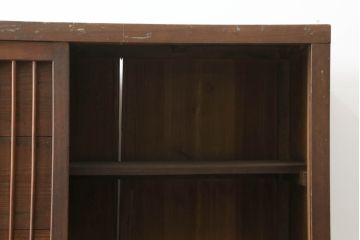 和製アンティーク　希少な幅サイズ!!　前面欅(ケヤキ)材と杉(スギ)材　上質な和の空間を演出する収納箪笥サイドボード(夜具箪笥、布団箪笥、水屋たんす、サイドキャビネット、食器棚、収納棚、戸棚)(R-075677)