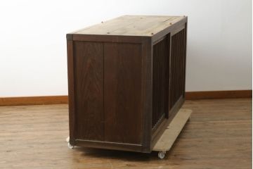 和製アンティーク　希少な幅サイズ!!　前面欅(ケヤキ)材と杉(スギ)材　上質な和の空間を演出する引き出し付き収納箪笥サイドボード(夜具箪笥、布団箪笥、水屋たんす、サイドキャビネット、食器棚、収納棚、戸棚)(R-075678)