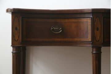 中古　美品　ドレクセル　DREXEL HERITAGE(ドレクセルヘリテイジ)　洗練された上品なデザインが魅力のコンソールテーブル(平机、引き出、サイドテーブル)(R-075680)