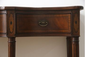 中古　美品　ドレクセル　DREXEL HERITAGE(ドレクセルヘリテイジ)　洗練された上品なデザインが魅力のコンソールテーブル(平机、引き出、サイドテーブル)(R-075680)
