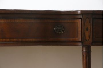 中古　美品　ドレクセル　DREXEL HERITAGE(ドレクセルヘリテイジ)　洗練された上品なデザインが魅力のコンソールテーブル(平机、引き出、サイドテーブル)(R-075680)