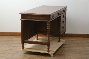 中古　三越家具　カントリーハウス　希少な絶版品!!　ブルージュ　挽き物加工や引手のデザインがおしゃれ!クラシカルな雰囲気を高めるデスク(片袖机、ワークデスク、在宅用、在宅ワーク用)(R-075681)