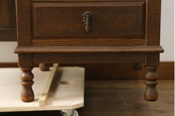中古　三越家具　カントリーハウス　希少な絶版品!!　ブルージュ　挽き物加工や引手のデザインがおしゃれ!クラシカルな雰囲気を高めるデスク(片袖机、ワークデスク、在宅用、在宅ワーク用)(R-075681)