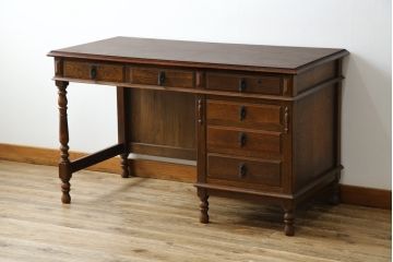 中古　三越家具　カントリーハウス　希少な絶版品!!　ブルージュ　挽き物加工や引手のデザインがおしゃれ!クラシカルな雰囲気を高めるデスク(片袖机、ワークデスク、在宅用、在宅ワーク用)(R-075681)