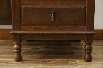 中古　三越家具　カントリーハウス　希少な絶版品!!　ブルージュ　挽き物加工や引手のデザインがおしゃれ!クラシカルな雰囲気を高めるデスク(片袖机、ワークデスク、在宅用、在宅ワーク用)(R-075681)
