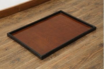 和製アンティーク　欅(ケヤキ)材一枚板　シンプルなデザインゆえに際立つ杢目の美しいお盆(トレー、角盆)(R-075686)