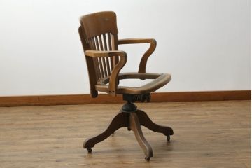 イギリスアンティーク　オーク材　バーチ材　古い木味のぬくもり感じる回転チェア(回転いす、イス、アームチェア、英国)(R-075687)