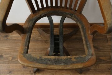 イギリスアンティーク　オーク材　バーチ材　古い木味のぬくもり感じる回転チェア(回転いす、イス、アームチェア、英国)(R-075687)