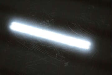 中古　美品　黒漆塗り　繊細に描かれた唐獅子と鳳凰の意匠が目を引く丸型座卓　(R-075689)