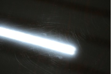 中古　美品　黒漆塗り　繊細に描かれた唐獅子と鳳凰の意匠が目を引く丸型座卓　(R-075689)