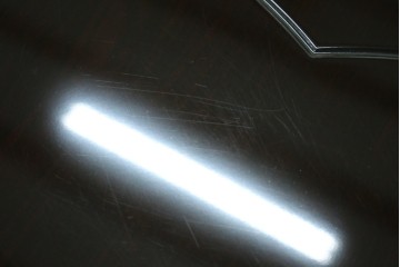 中古　美品　黒漆塗り　繊細に描かれた唐獅子と鳳凰の意匠が目を引く丸型座卓　(R-075689)