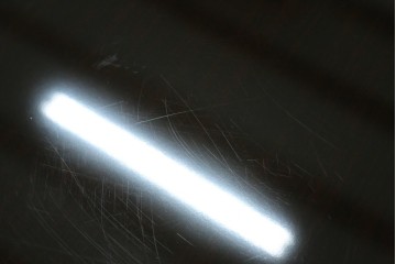 中古　美品　黒漆塗り　繊細に描かれた唐獅子と鳳凰の意匠が目を引く丸型座卓　(R-075689)