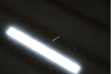 中古　美品　黒漆塗り　繊細に描かれた唐獅子と鳳凰の意匠が目を引く丸型座卓　(R-075689)