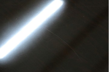 中古　美品　黒漆塗り　繊細に描かれた唐獅子と鳳凰の意匠が目を引く丸型座卓　(R-075689)