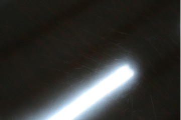 中古　美品　黒漆塗り　繊細に描かれた唐獅子と鳳凰の意匠が目を引く丸型座卓　(R-075689)