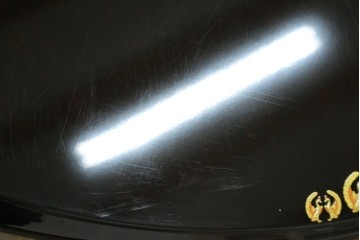 中古　美品　黒漆塗り　繊細に描かれた唐獅子と鳳凰の意匠が目を引く丸型座卓　(R-075689)