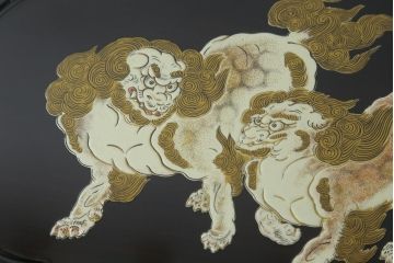 中古　美品　黒漆塗りが美しい! 繊細に描かれた唐獅子と鳳凰の意匠が目を惹く丸型座卓(ローテーブル、センターテーブル、リビングテーブル、ラウンドテーブル、丸テーブル)(R-075689)