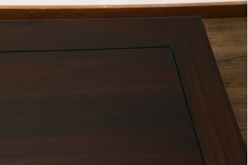 中古　美品　指物工芸家具　本紫檀(シタン)　凝った脚のデザインが目を惹くガラス天板付き座卓(ローテーブル、センターテーブル)(R-075690)