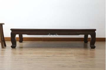 中古　美品　指物工芸家具　本紫檀(シタン)　凝った脚のデザインが目を惹くガラス天板付き座卓(ローテーブル、センターテーブル)(R-075690)