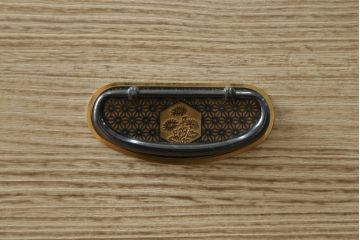 中古　柔らかな色合いと上品な佇まいが魅力的な加茂総桐箪笥(並厚、総桐たんす、衣装箪笥、着物箪笥、和タンス、引き出し)(R-075702)