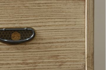 中古　柔らかな色合いと上品な佇まいが魅力的な加茂総桐箪笥(並厚、総桐たんす、衣装箪笥、着物箪笥、和タンス、引き出し)(R-075702)