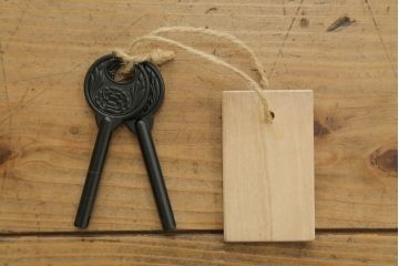 中古　柔らかな色合いと上品な佇まいが魅力的な加茂総桐箪笥(並厚、総桐たんす、衣装箪笥、着物箪笥、和タンス、引き出し)(R-075702)