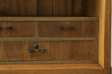和製アンティーク　桐箪笥リメイク　温かみのある色合いが魅力的な脚付きローボード(テレビ台、テレビボード、リビングボード、サイドボード、収納棚、戸棚)(R-075703)