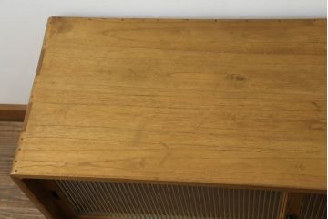 和製アンティーク　桐箪笥リメイク　温かみのある色合いが魅力的な脚付きローボード(テレビ台、テレビボード、リビングボード、サイドボード、収納棚、戸棚)(R-075703)