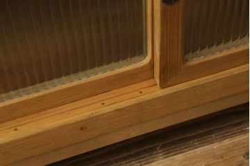 和製アンティーク　桐箪笥リメイク　温かみのある色合いが魅力的な脚付きローボード(テレビ台、テレビボード、リビングボード、サイドボード、収納棚、戸棚)(R-075703)