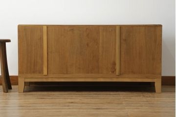 和製アンティーク　桐箪笥リメイク　温かみのある色合いが魅力的な脚付きローボード(テレビ台、テレビボード、リビングボード、サイドボード、収納棚、戸棚)(R-075703)