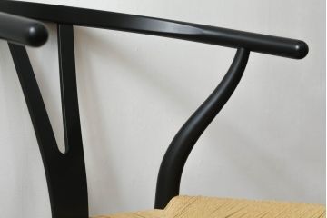 中古　北欧家具　老舗家具メーカー CARL HANSEN & SON(カール・ハンセン&サン)　ハンス J. ウェグナー(HANS J. WEGNER)デザイン　CH24　特徴的なラインを描く美しいフォルムのYチェア(ワイチェア、ダイニングチェア、アームチェア、イス、椅子)(R-075704)