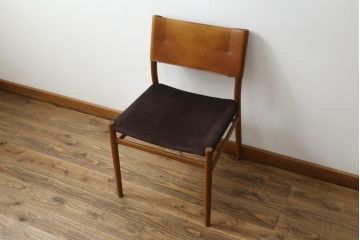 中古　美品　AKASE(旧アカセ木工)　MASTERWAL(マスターウォール)　YU CU4　ウォールナット材　洗練されたデザインが魅力的なダイニングチェア(イス、椅子)(R-075705)