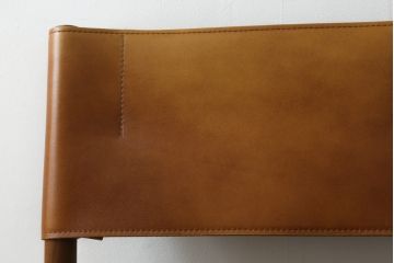 中古　美品　AKASE(旧アカセ木工)　MASTERWAL(マスターウォール)　YU CU4　ウォールナット材　洗練されたデザインが魅力的なダイニングチェア(イス、椅子)(R-075705)