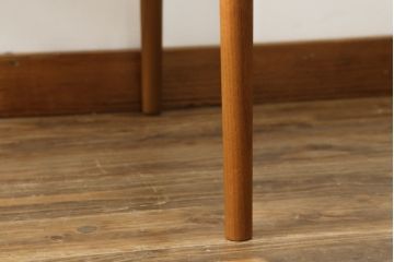 中古　美品　AKASE(旧アカセ木工)　MASTERWAL(マスターウォール)　YU CU4　ウォールナット材　洗練されたデザインが魅力的なダイニングチェア(イス、椅子)(R-075705)