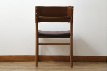 中古　美品　AKASE(旧アカセ木工)　MASTERWAL(マスターウォール)　YU CU4　ウォールナット材　洗練されたデザインが魅力的なダイニングチェア(イス、椅子)(R-075705)