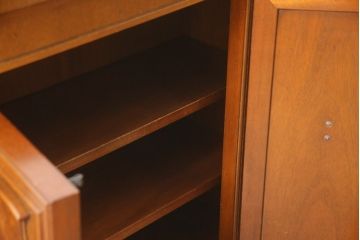 中古　DREXEL HERITAGE(ドレクセルヘリテイジ)　FRANCHESCA(フランチェスカ)　クラシカルな佇まいが美しいサイドボード(クレデンザ、クリデンザ、収納棚、戸棚、サイドキャビネット、ホールチェスト)(R-075706)