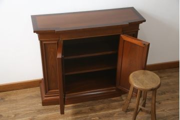 中古　DREXEL HERITAGE(ドレクセルヘリテイジ)　FRANCHESCA(フランチェスカ)　クラシカルな佇まいが美しいサイドボード(クレデンザ、クリデンザ、収納棚、戸棚、サイドキャビネット、ホールチェスト)(R-075706)