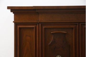 中古　DREXEL HERITAGE(ドレクセルヘリテイジ)　FRANCHESCA(フランチェスカ)　クラシカルな佇まいが美しいサイドボード(クレデンザ、クリデンザ、収納棚、戸棚、サイドキャビネット、ホールチェスト)(R-075706)