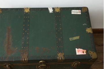 アンティーク雑貨　深緑のカラーリングが素敵!お洒落インテリアにおすすめな船トランク(舟トランク、ローテーブル、センターテーブル、収納、ディスプレイ、店舗什器)(R-075708)