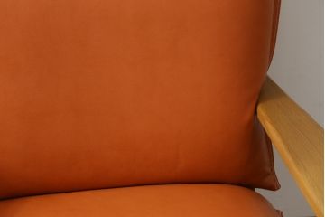 中古　美品　飛騨産業　キツツキマーク　楢(ナラ)材　合皮　木のぬくもりを感じる回転ラウンジチェア(1Pソファ、イージーチェア、アームチェア、回転いす、イス、椅子)(定価約21万円)(R-075710)