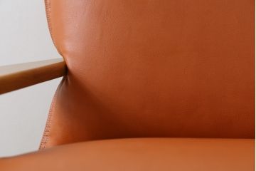 中古　美品　飛騨産業　キツツキマーク　楢(ナラ)材　合皮　木のぬくもりを感じる回転ラウンジチェア(1Pソファ、イージーチェア、アームチェア、回転いす、イス、椅子)(定価約21万円)(R-075710)