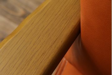 中古　美品　飛騨産業　キツツキマーク　楢(ナラ)材　合皮　木のぬくもりを感じる回転ラウンジチェア(1Pソファ、イージーチェア、アームチェア、回転いす、イス、椅子)(定価約21万円)(R-075710)