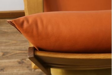 中古　美品　飛騨産業　キツツキマーク　楢(ナラ)材　合皮　木のぬくもりを感じる回転ラウンジチェア(1Pソファ、イージーチェア、アームチェア、回転いす、イス、椅子)(定価約21万円)(R-075710)