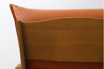 中古　美品　飛騨産業　キツツキマーク　楢(ナラ)材　合皮　木のぬくもりを感じる回転ラウンジチェア(1Pソファ、イージーチェア、アームチェア、回転いす、イス、椅子)(定価約21万円)(R-075710)